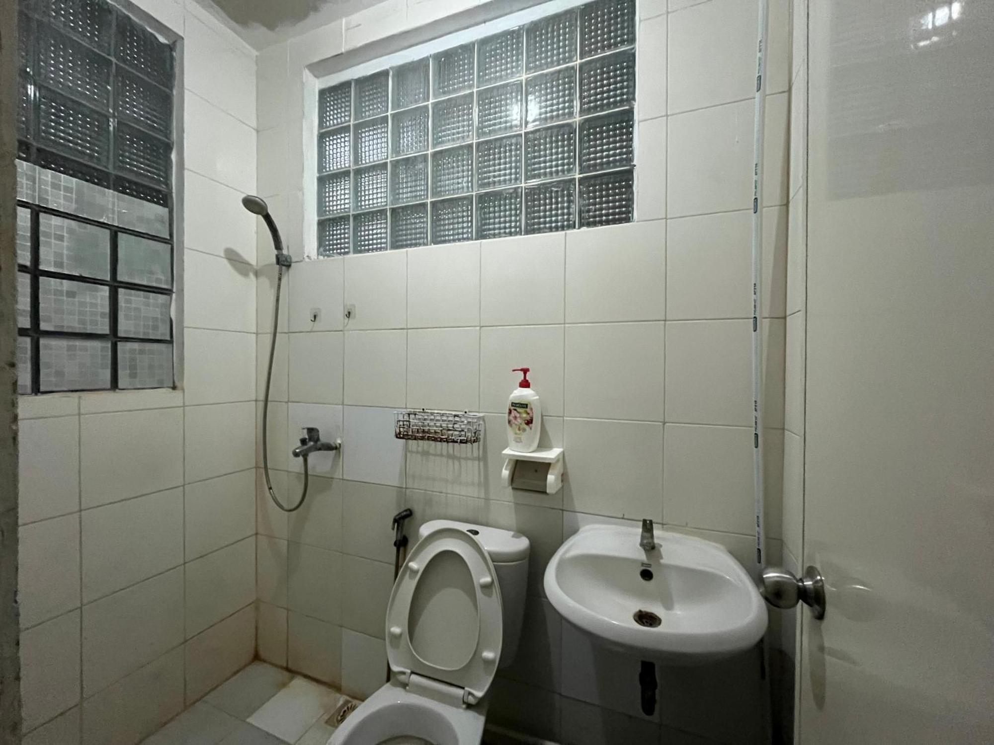 Spot On 94142 Al Fatih Residence Syariah 2 Jacarta Exterior foto